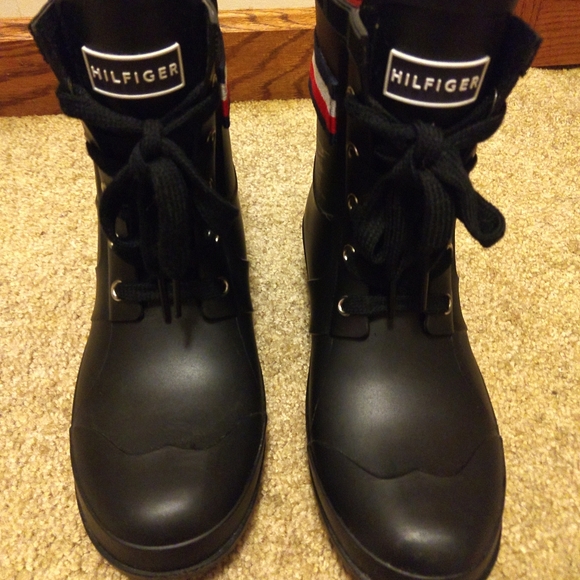 Tommy Hilfiger Boots❤️ - Picture 3 of 6